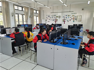 成都市文翁實驗小學 當技術(shù)成為畫筆，思想在平面設(shè)計中綻放
